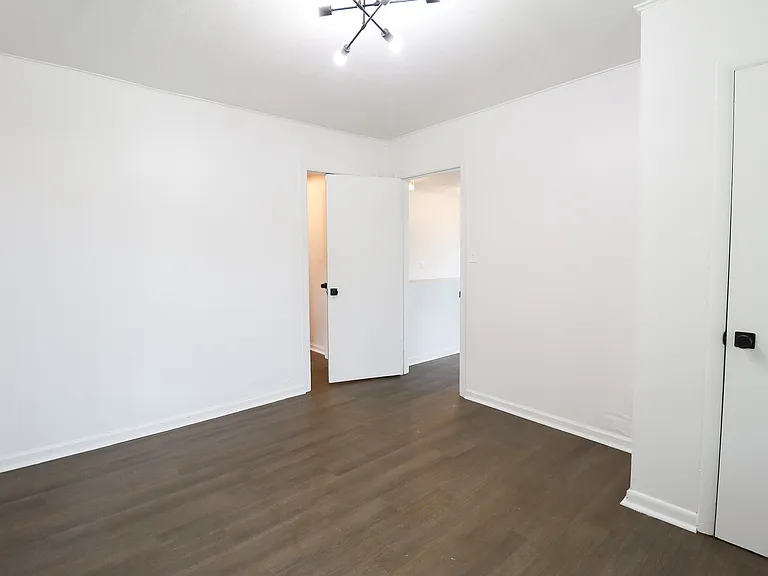 1008 E King Pl — Photo 16