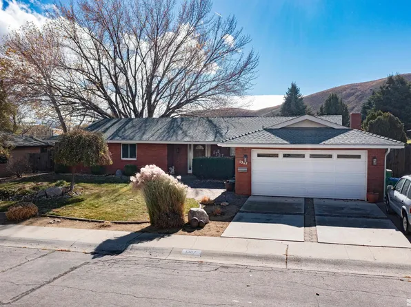 1307 Angels Camp Dr, Carson City, NV 89703