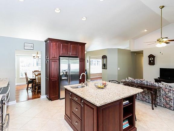 3rd image of 1215 Lake Rogers Cir