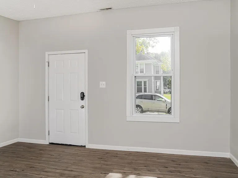 759661_020_living_room_13099122.jpg