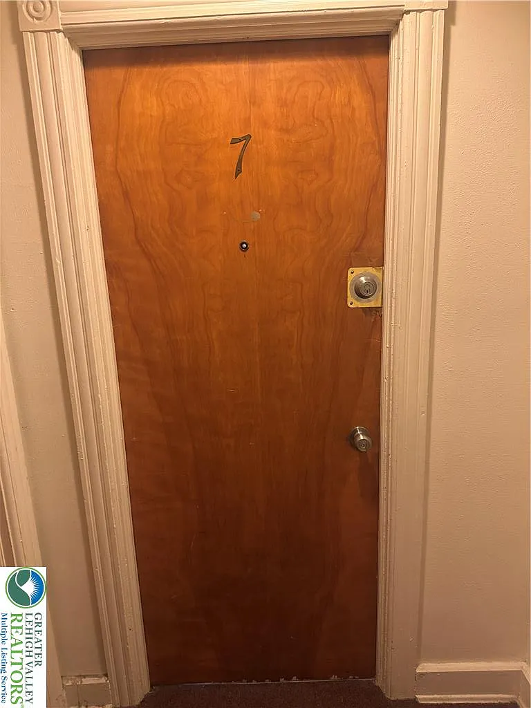 1 bed, 700 sqft, $1,195 — Photo 2
