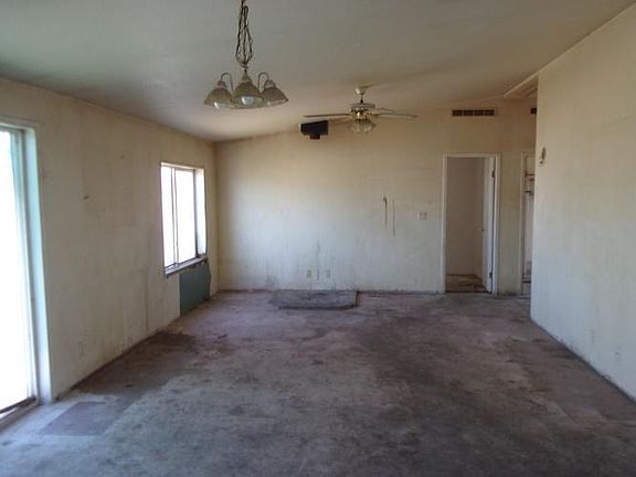 Family room pic 1