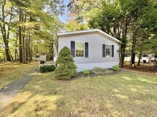 1 Rockland Dr, Old Orchard Beach, ME 04064