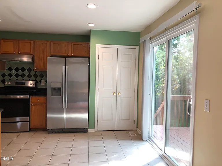 814 Bristol Blue St — Photo 7