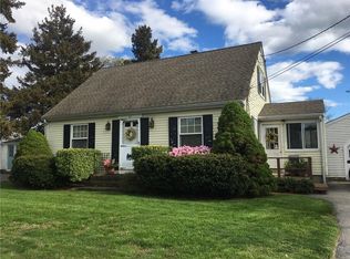 11 Gladding St, Bristol, RI 02809
