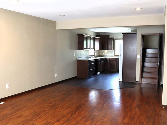 4th image of 805 7th St NW