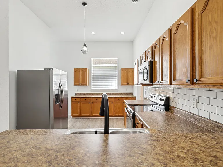 Devon Circle Apartments — Photo 30