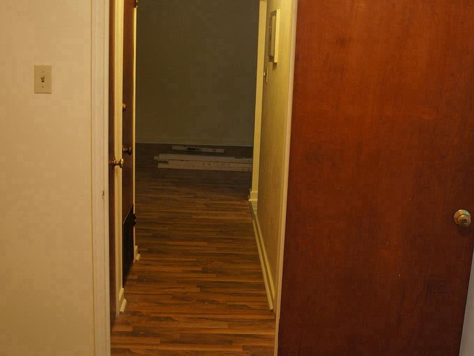 HALLWAY BETWEEN LIVING ROOM AND BEDROOM