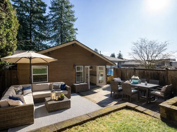 3015 Royal Ave, North Vancouver, BC V7K 1Y6