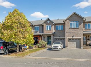 208 Kingswell St, Ottawa, ON K1T0L1