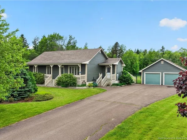 15 Job Rd, Beaubassin East, NB E4P 7P5