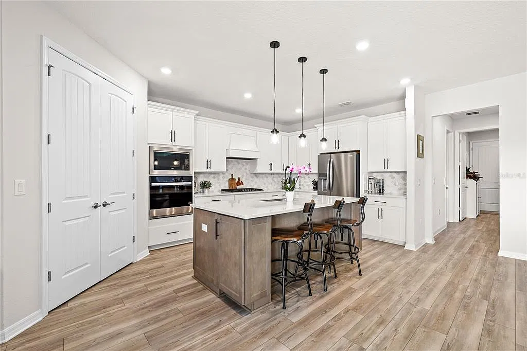 4 bed, 3.5 bath, 2951 sqft, $3,300 — Photo 3