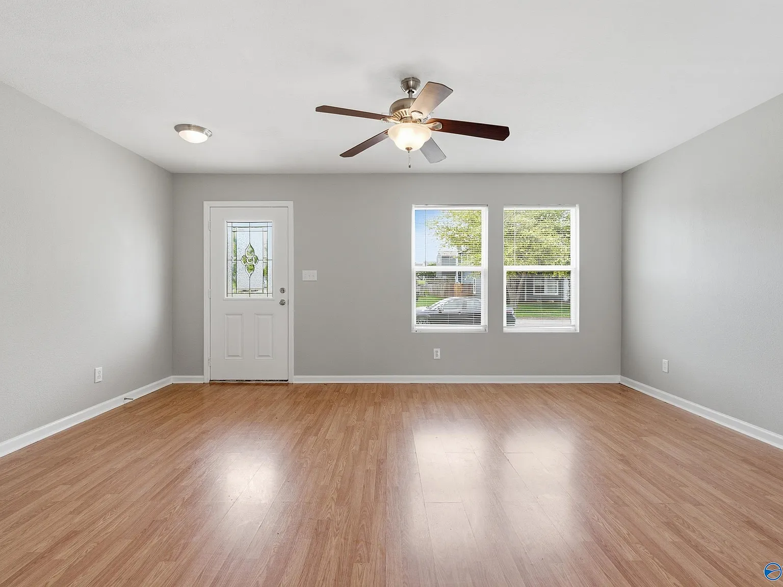 3 bed, 2.5 bath, 1570 sqft, $1,550 — Photo 2