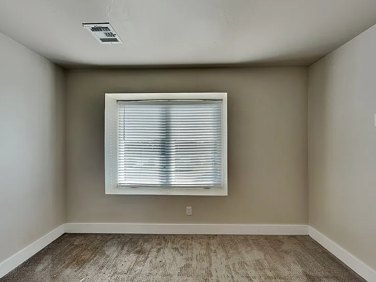213 N Wright St — Photo 8