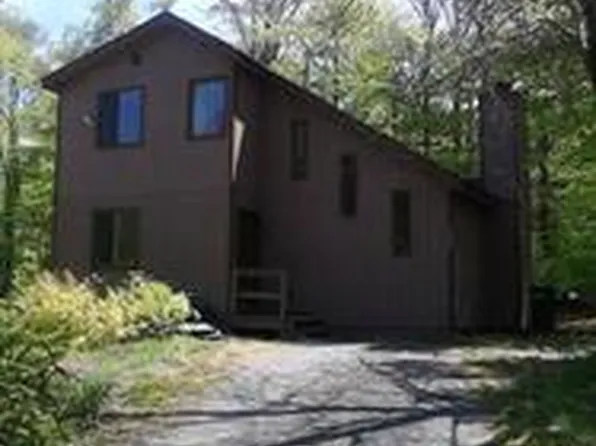 9474 Juniper Dr, Tobyhanna, PA 18466
