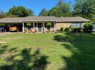 2204 W Hampton St, Gladewater, TX 75647
