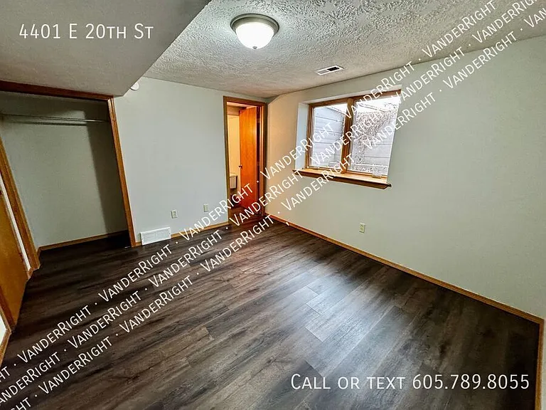 4401 E 20th St — Photo 23