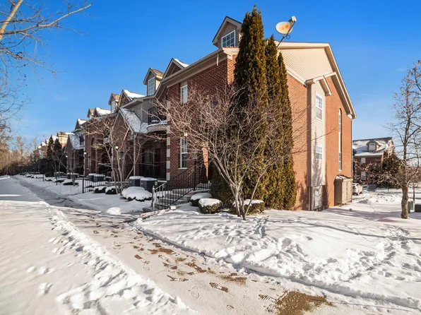 217 W Oakbrook Dr, Ann Arbor, MI 48103