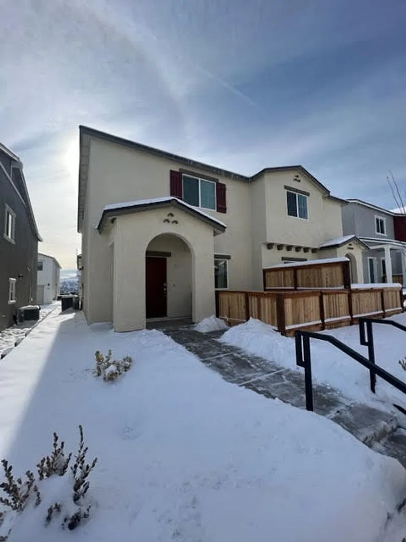 Newer condo, in convenient location! — Photo 2