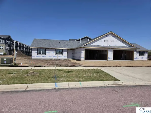 2027 Clark St, Saint Peter, MN 56082