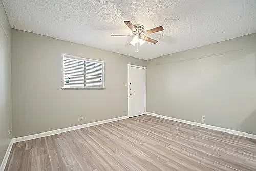Carrells Apartments — Photo 15
