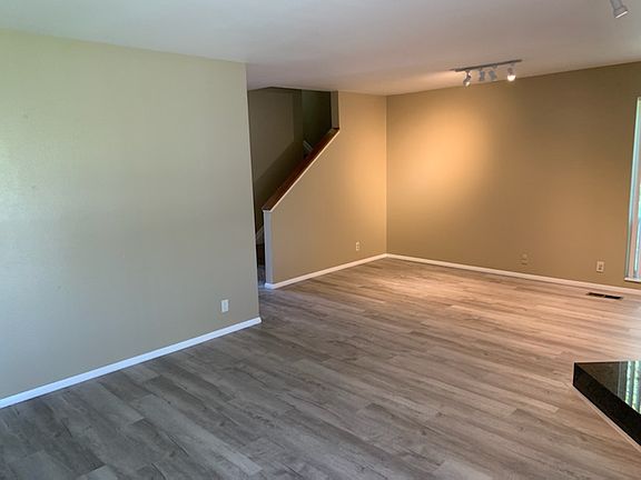 4th image of 1634 E Saint Charles Pl #90