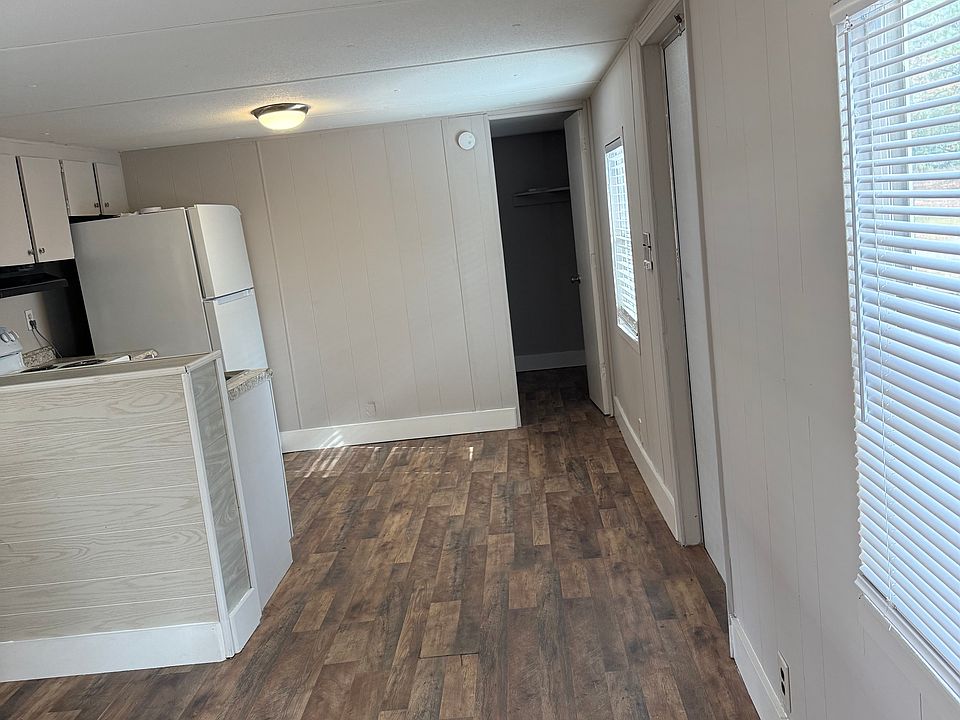 2nd image of 708 Azalea Cir