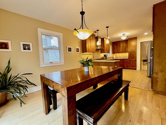 3rd image of 630 Beldon Ave