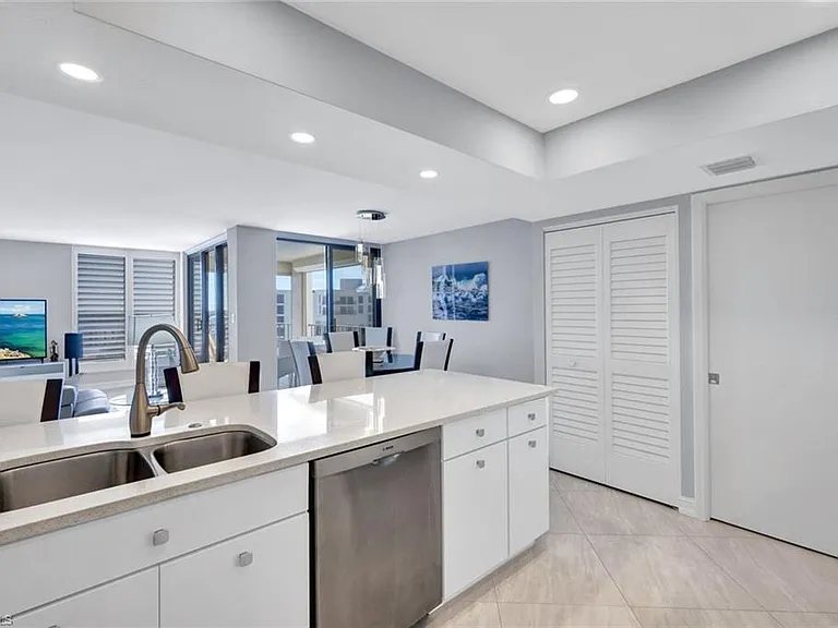 3215 Gulf Shore Blvd N #704N — Photo 8