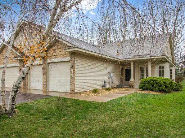 382 Summer Ln, Maplewood, MN 55117