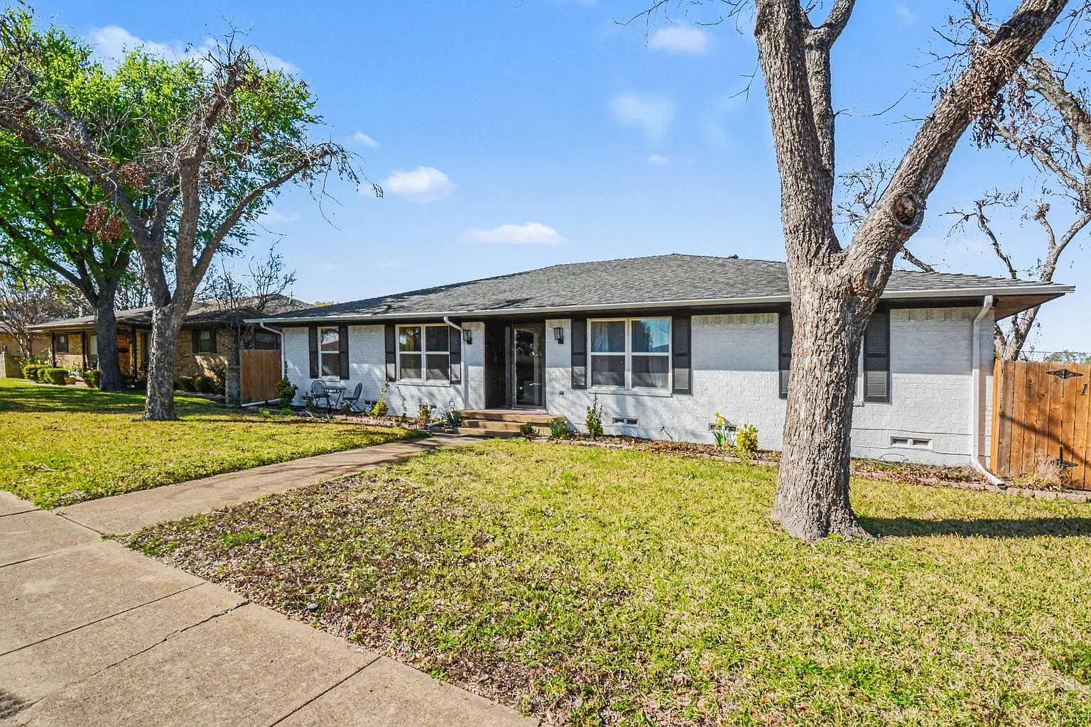 1601 Lexington Dr photo 1