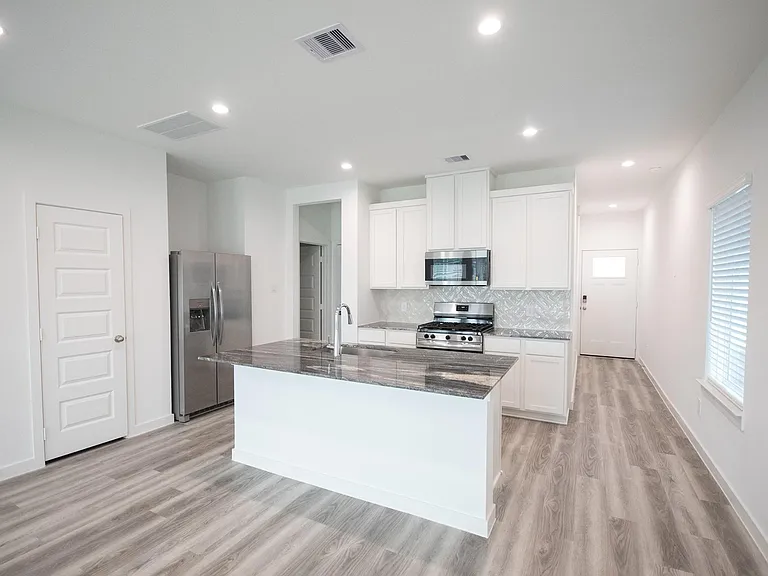 10217 Berkeley Springs Trl — Photo 18