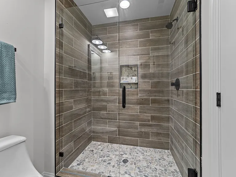 816 Crown Point Dr — Photo 19