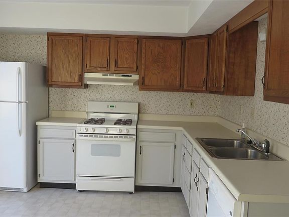 3rd image of 282 Aaron Ct APT B