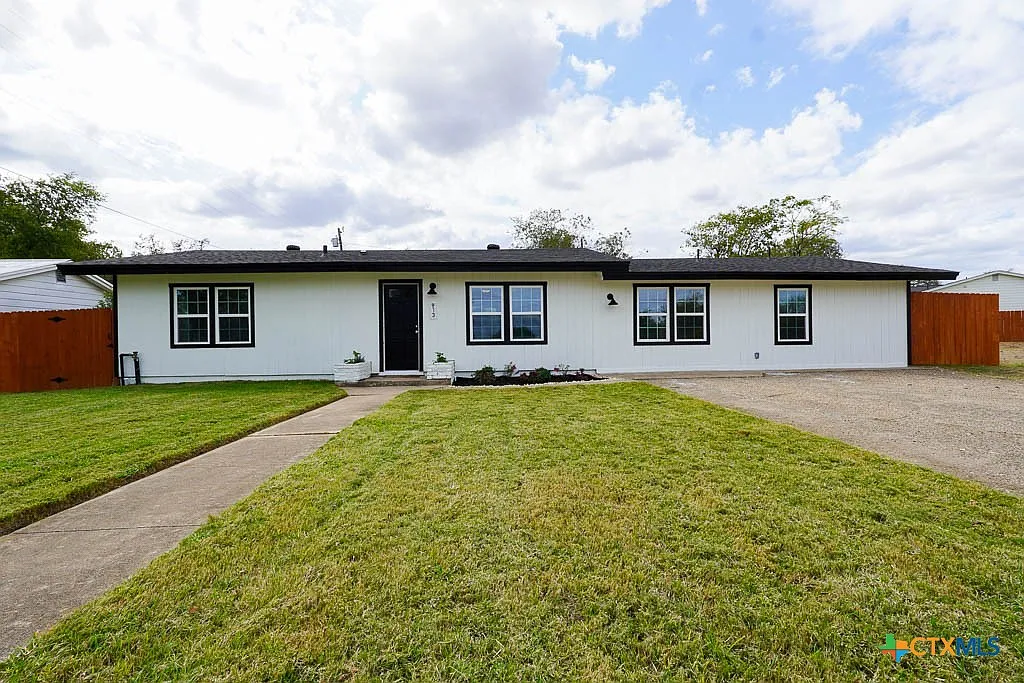 3 bed, 2.0 bath, 1685 sqft, $1,850 — Photo 1