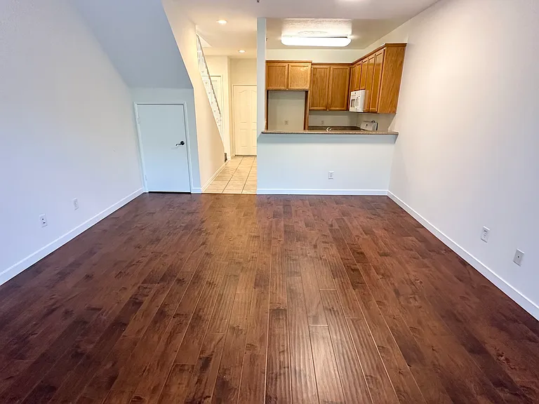 5716 Whitsett Ave — Photo 12