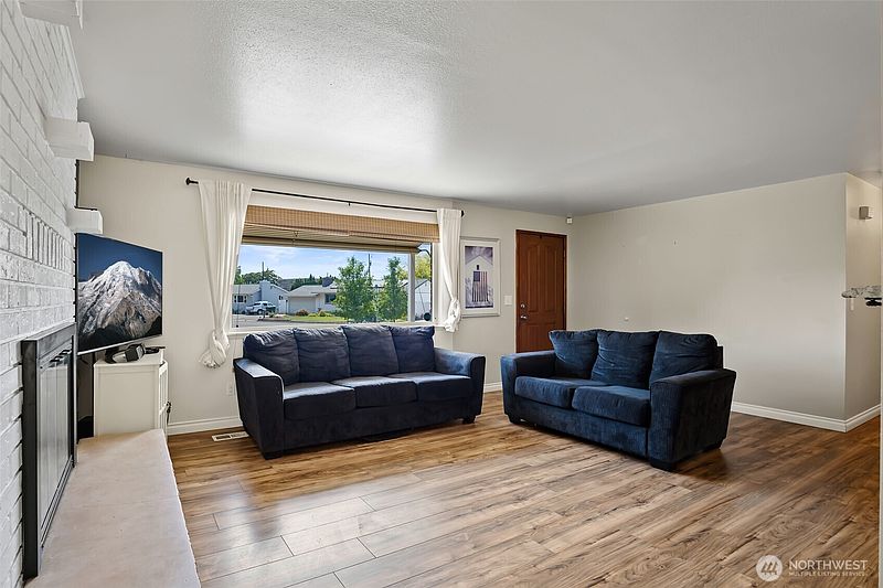 4th image of 4905 Bristol Way
