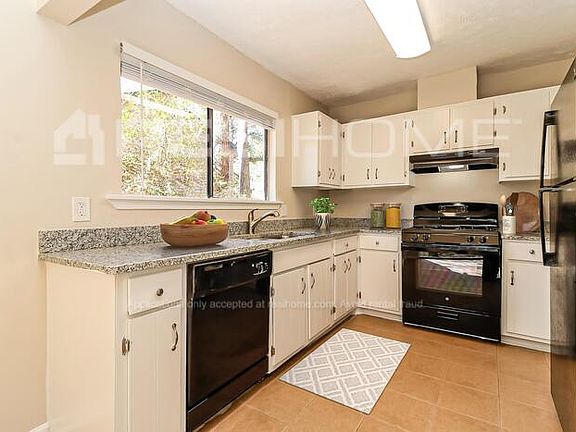 3rd image of 384 Park Ridge Cir