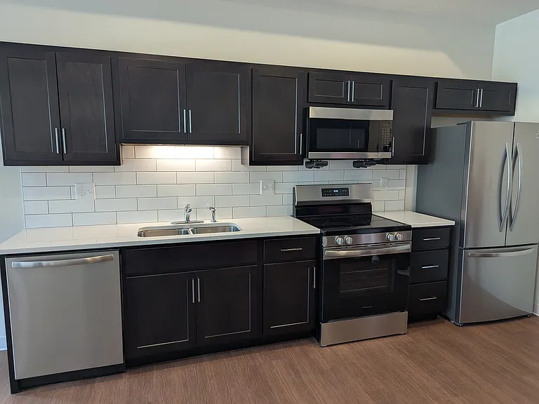 Tate & Thomas Apartments — Photo 9