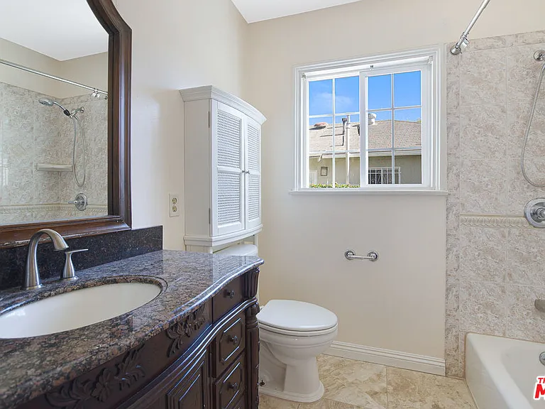 9408 Cattaraugus Ave — Photo 15