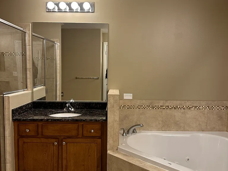 5N426 Rohlwing Rd #1 — Photo 16