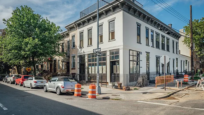 Rented by Nooklyn NYC LLC | media 17