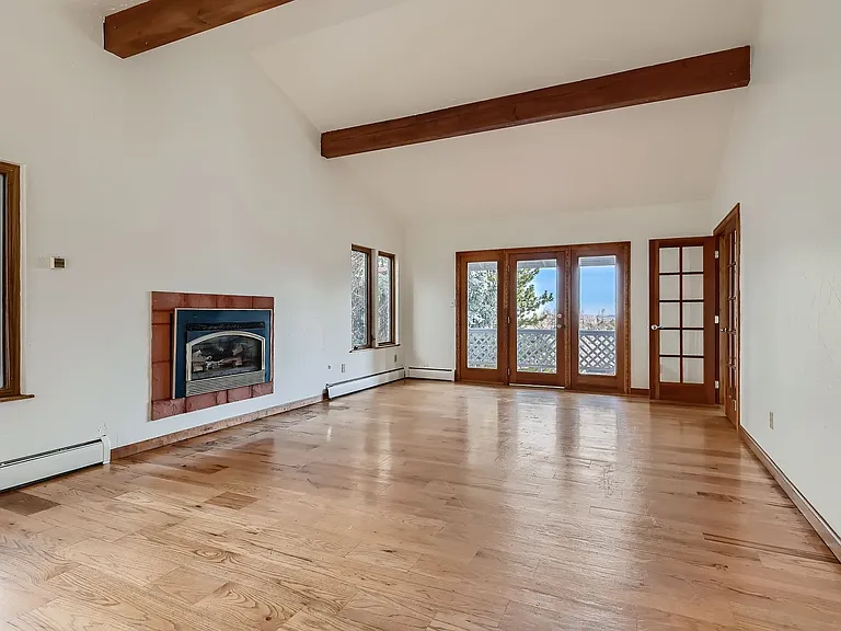 1045 Gilbert St — Photo 5