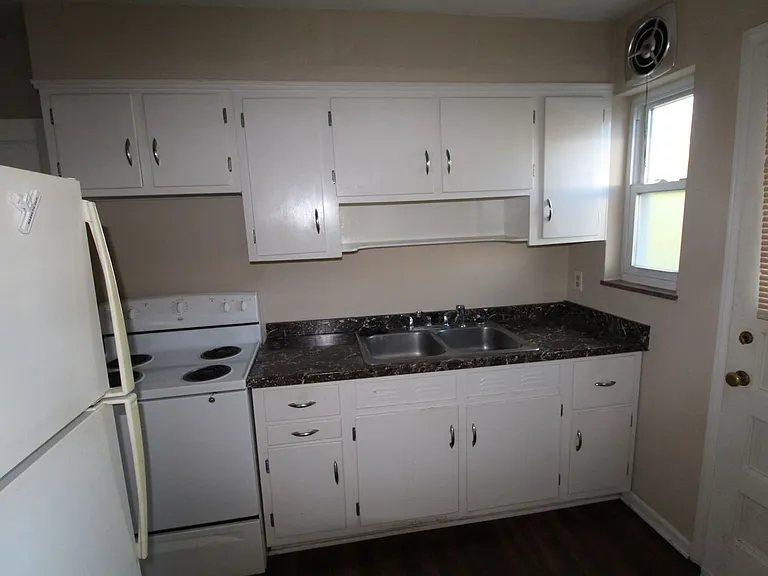 1735-1741 N Star Ave — Photo 5