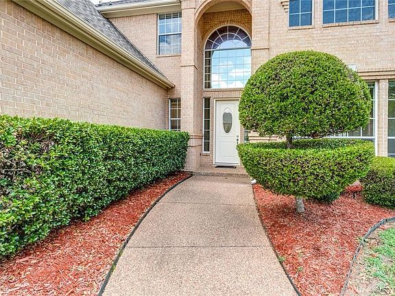3rd image of 6609 Carriage Dr