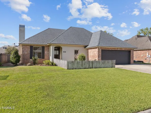 233 Barksdale Dr, Broussard, LA 70518