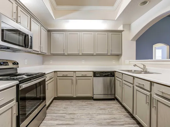 Ellery at Lake Sherwood