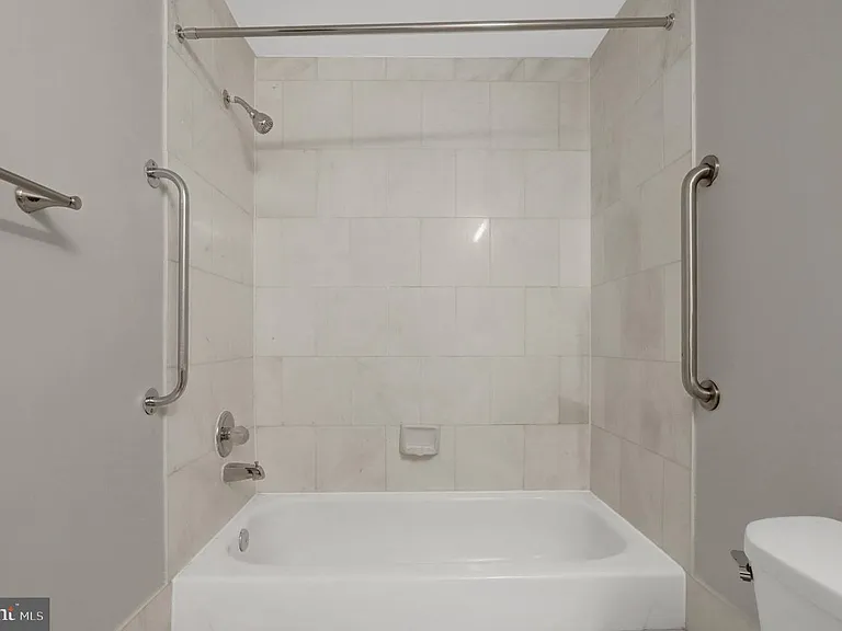 1211 S Eads St #1203 — Photo 22