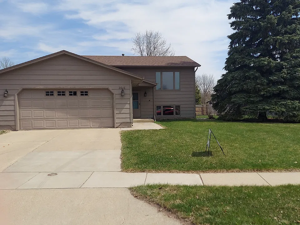 2616 S Groveland Ave