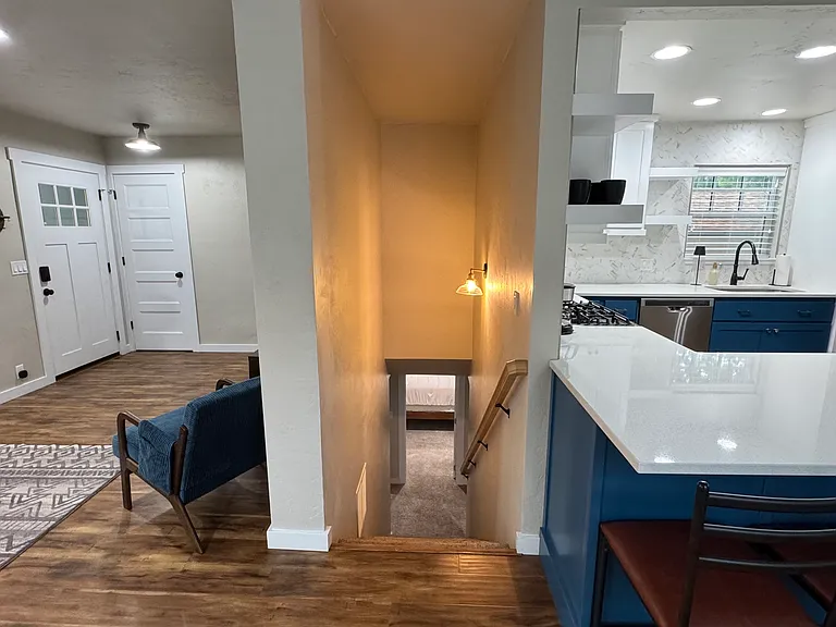 406 N Pacific St — Photo 11